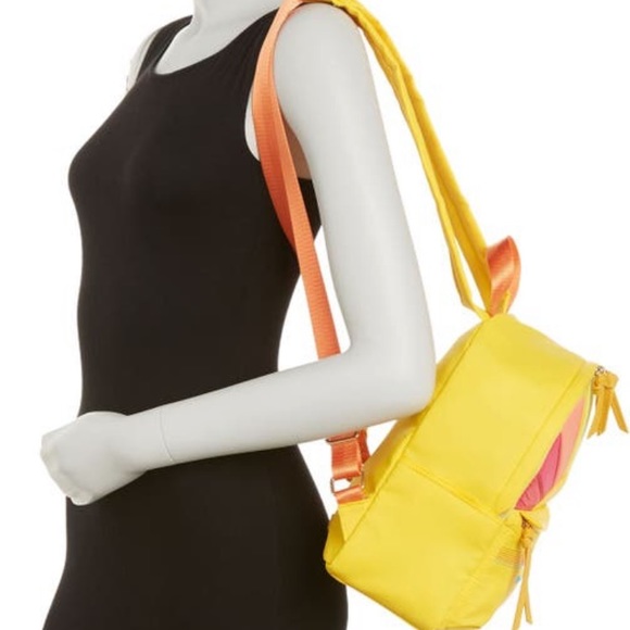 Backpack 🎒 - Picture 2 of 7